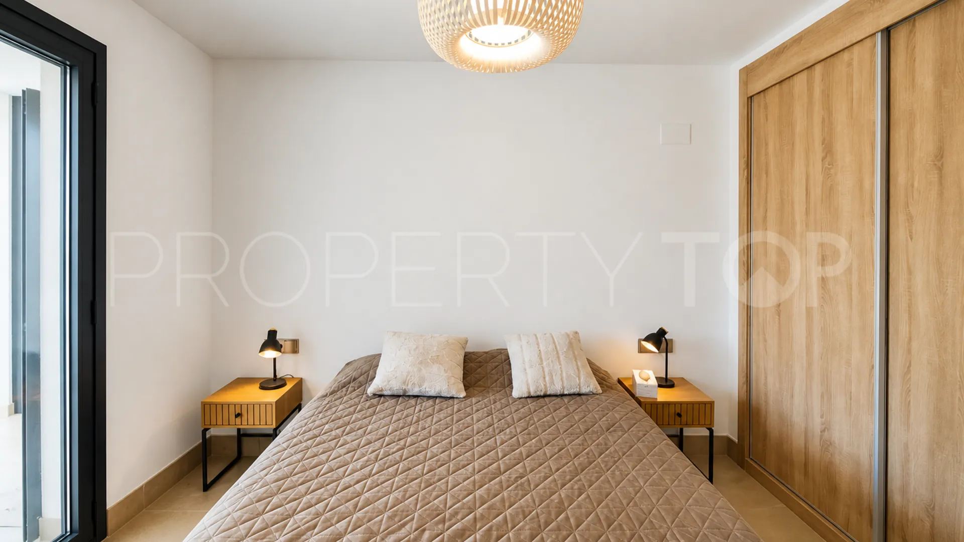 For sale ground floor apartment with 2 bedrooms in Casares Playa