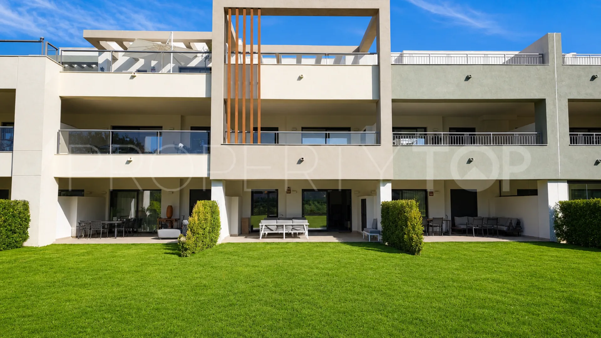 For sale ground floor apartment with 2 bedrooms in Casares Playa