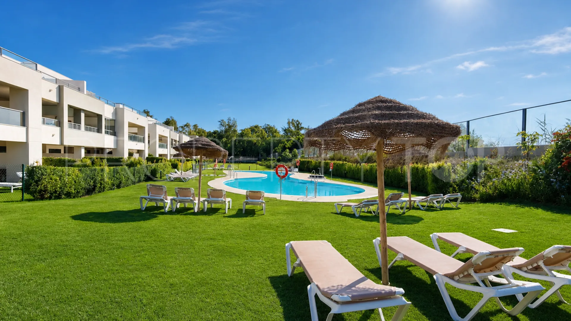 For sale ground floor apartment with 2 bedrooms in Casares Playa