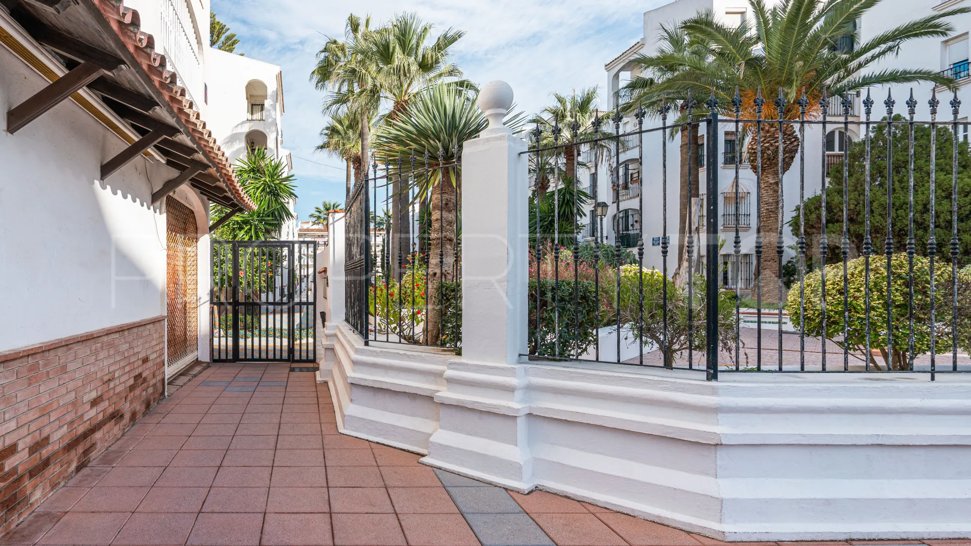 Comprar atico duplex en Sabinillas de 3 dormitorios