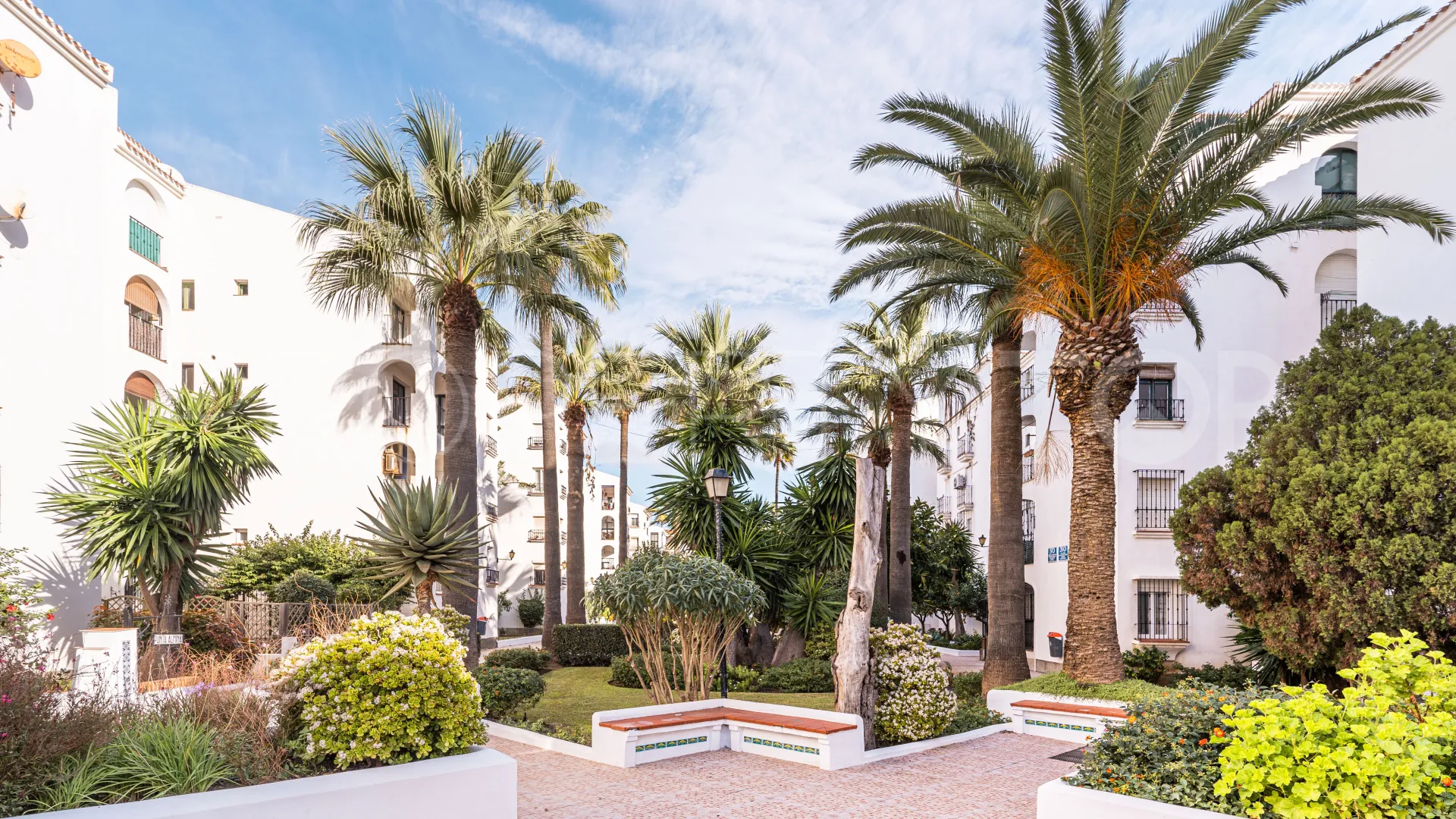 Comprar atico duplex en Sabinillas de 3 dormitorios