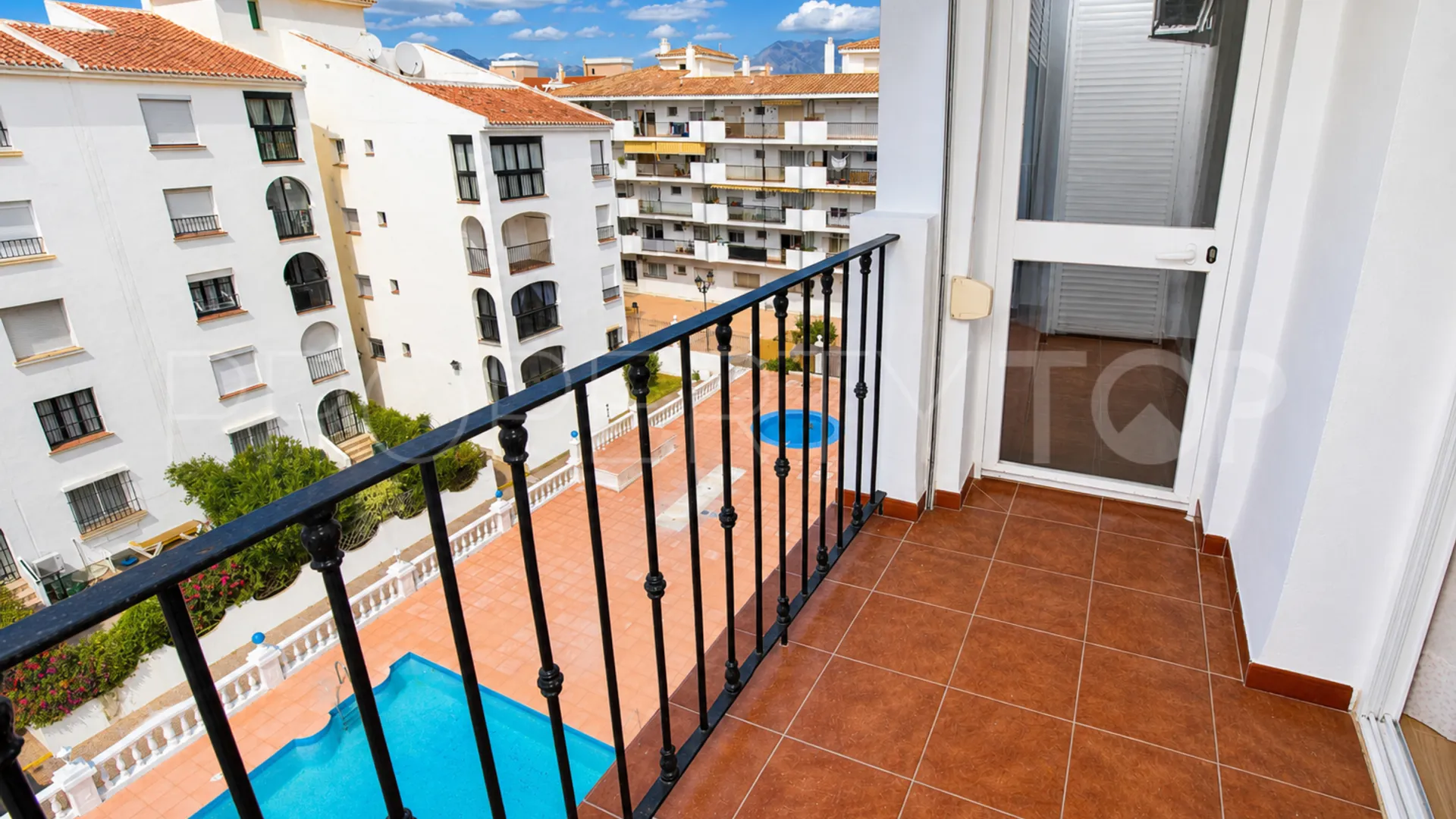 Comprar atico duplex en Sabinillas de 3 dormitorios