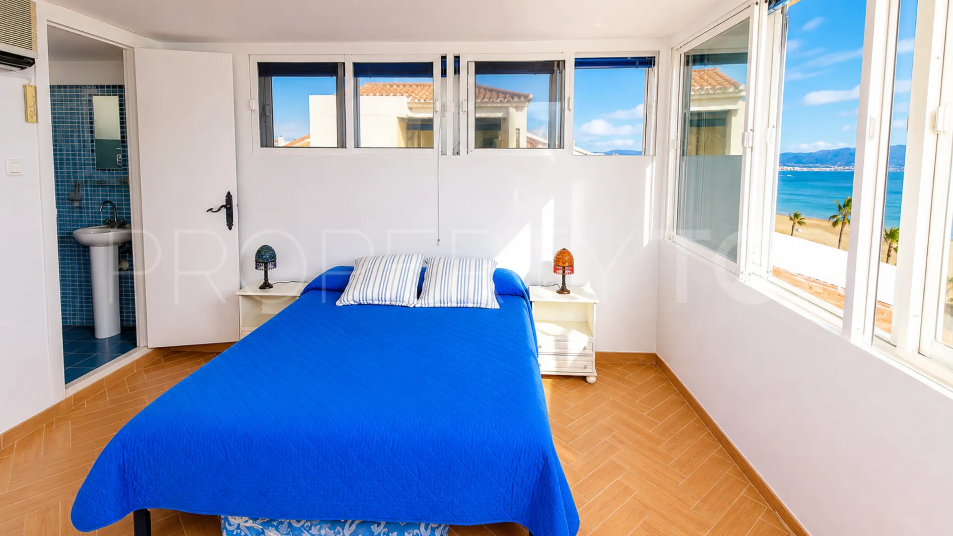 Comprar atico duplex en Sabinillas de 3 dormitorios