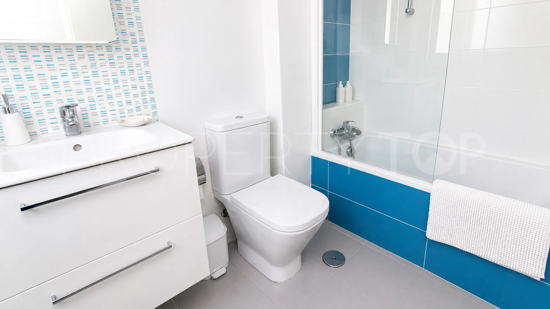 Comprar atico duplex en Sabinillas de 3 dormitorios
