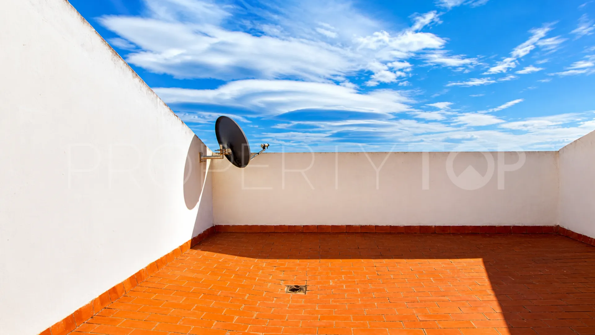 Comprar atico duplex en Sabinillas de 3 dormitorios