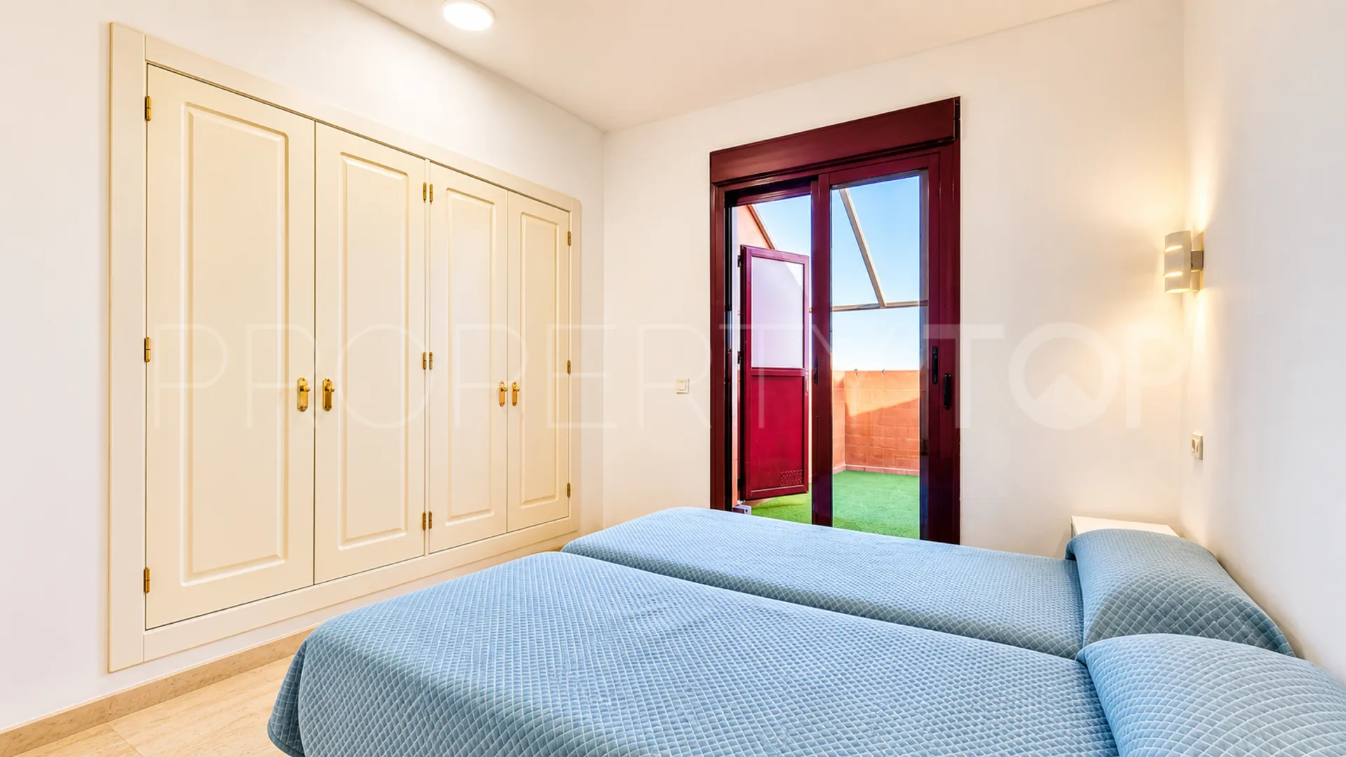 For sale 2 bedrooms apartment in La Duquesa