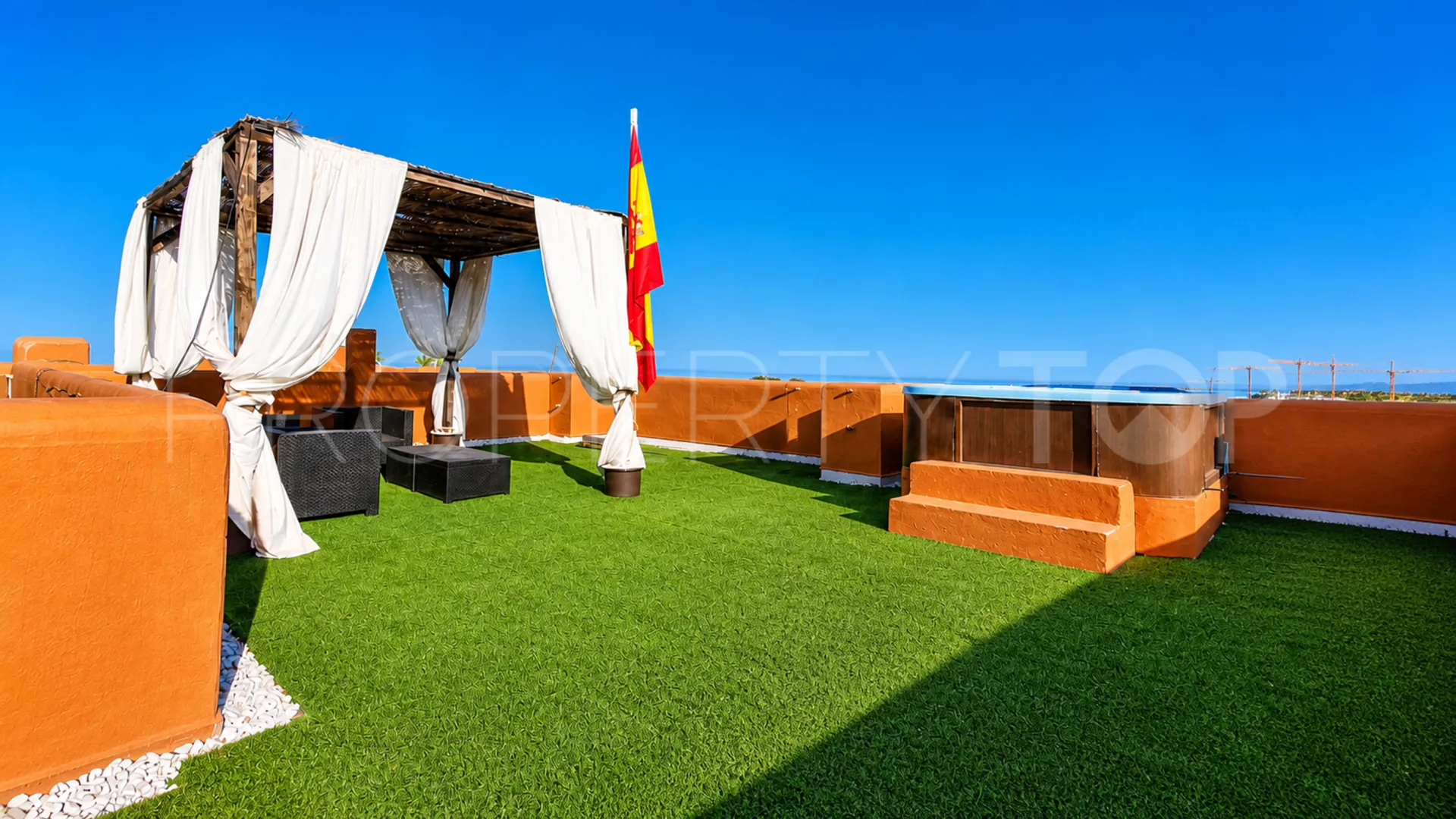 For sale 2 bedrooms apartment in La Duquesa