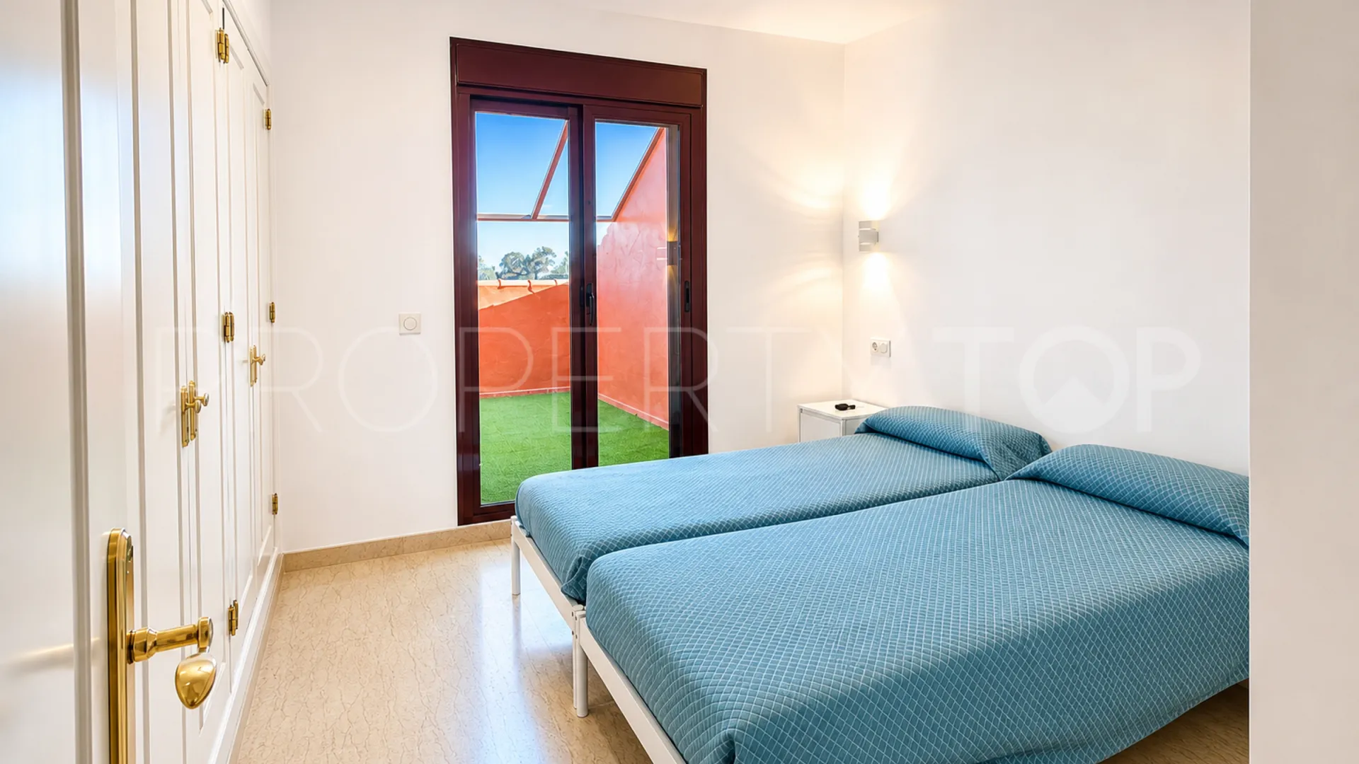 For sale 2 bedrooms apartment in La Duquesa