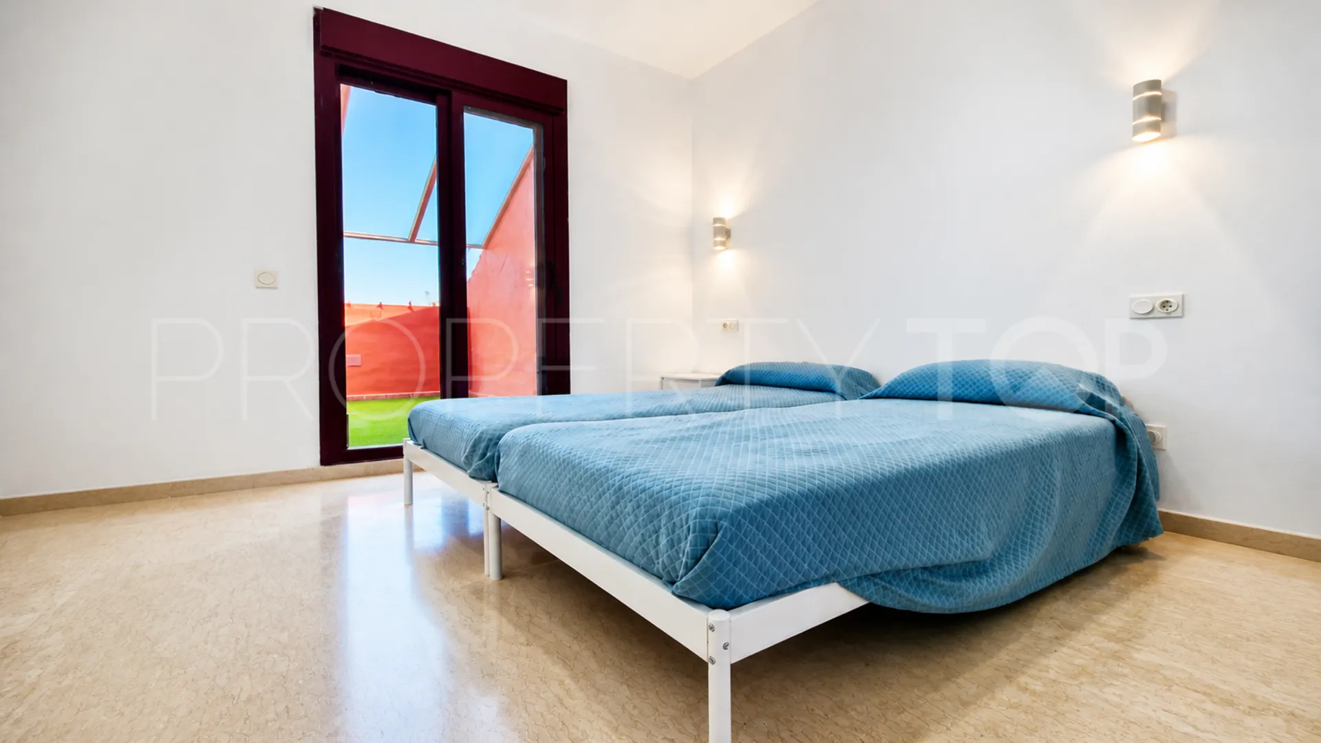 For sale 2 bedrooms apartment in La Duquesa
