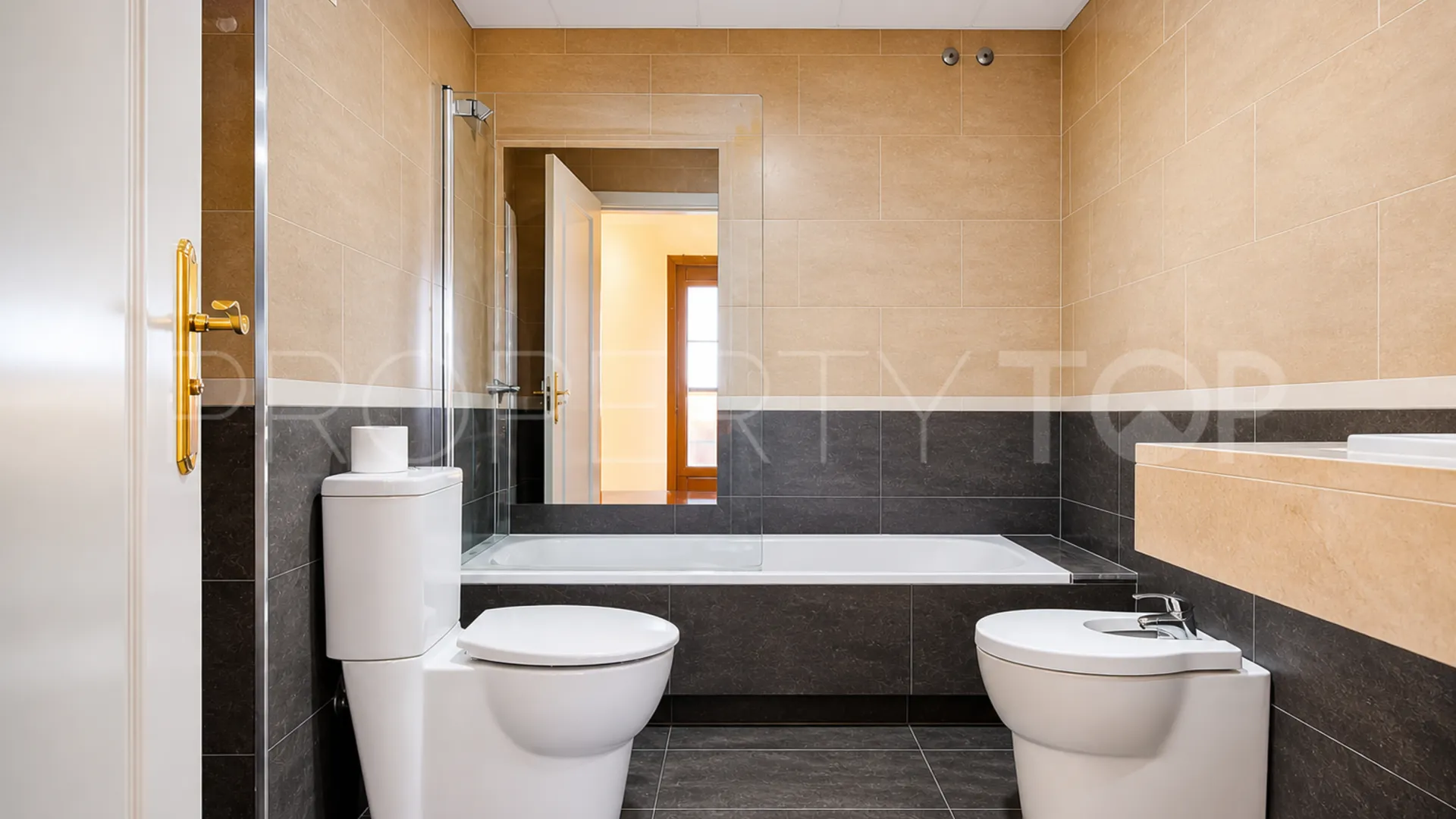 For sale 2 bedrooms apartment in La Duquesa