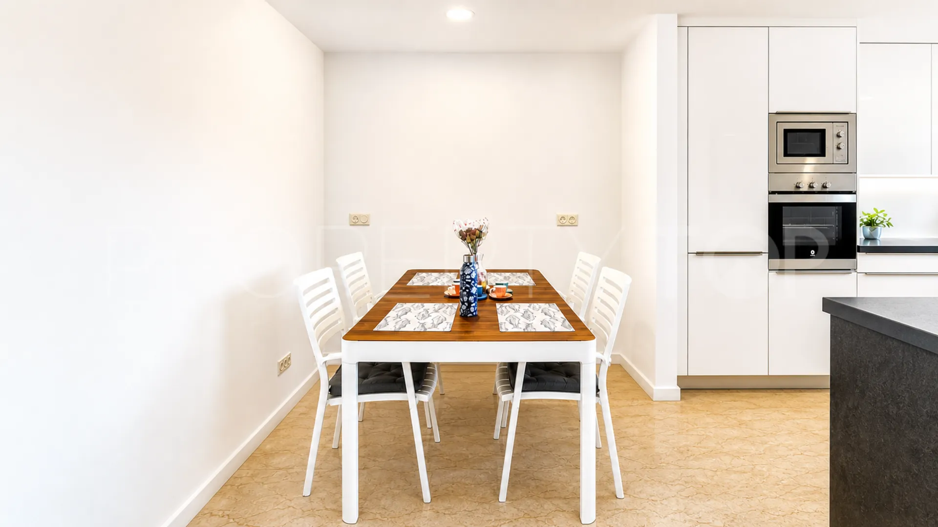 For sale 2 bedrooms apartment in La Duquesa