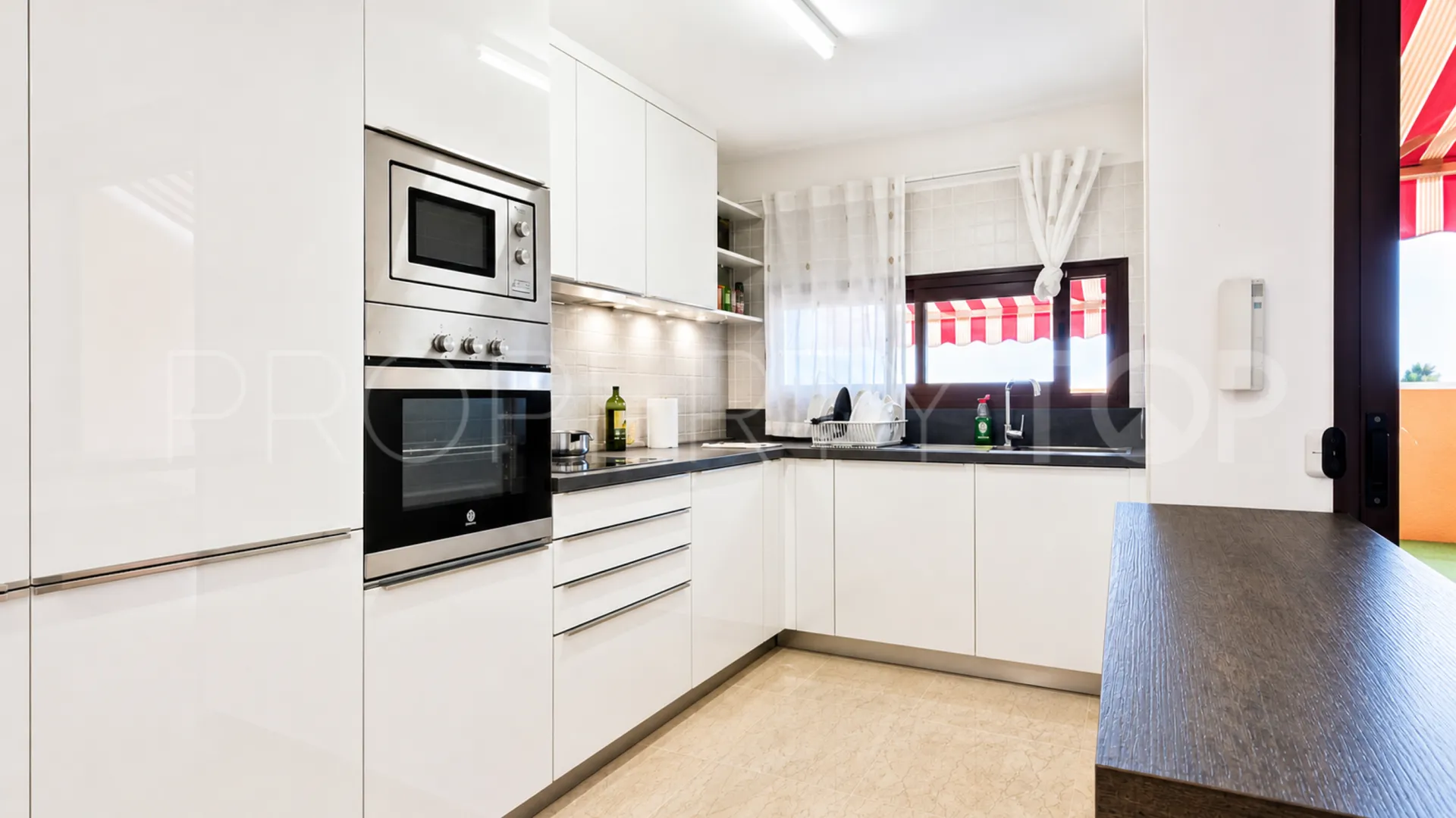 For sale 2 bedrooms apartment in La Duquesa