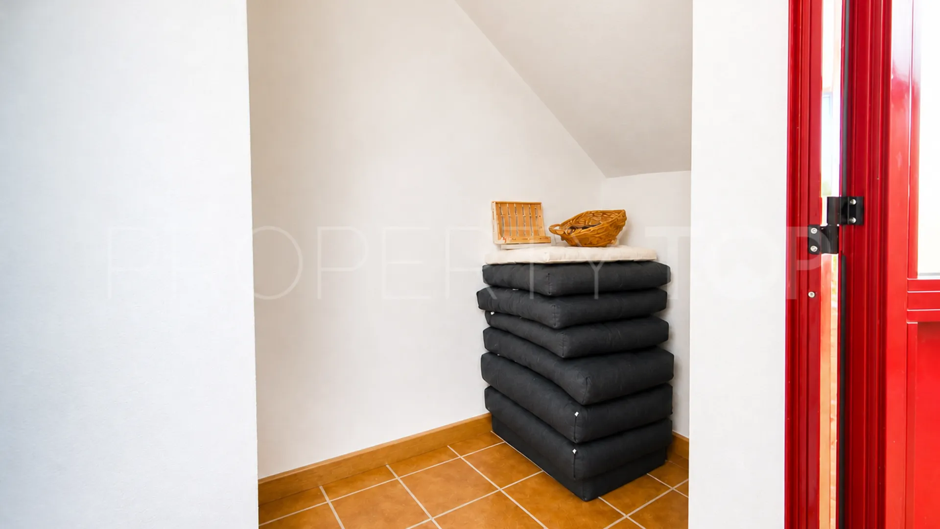 For sale 2 bedrooms apartment in La Duquesa