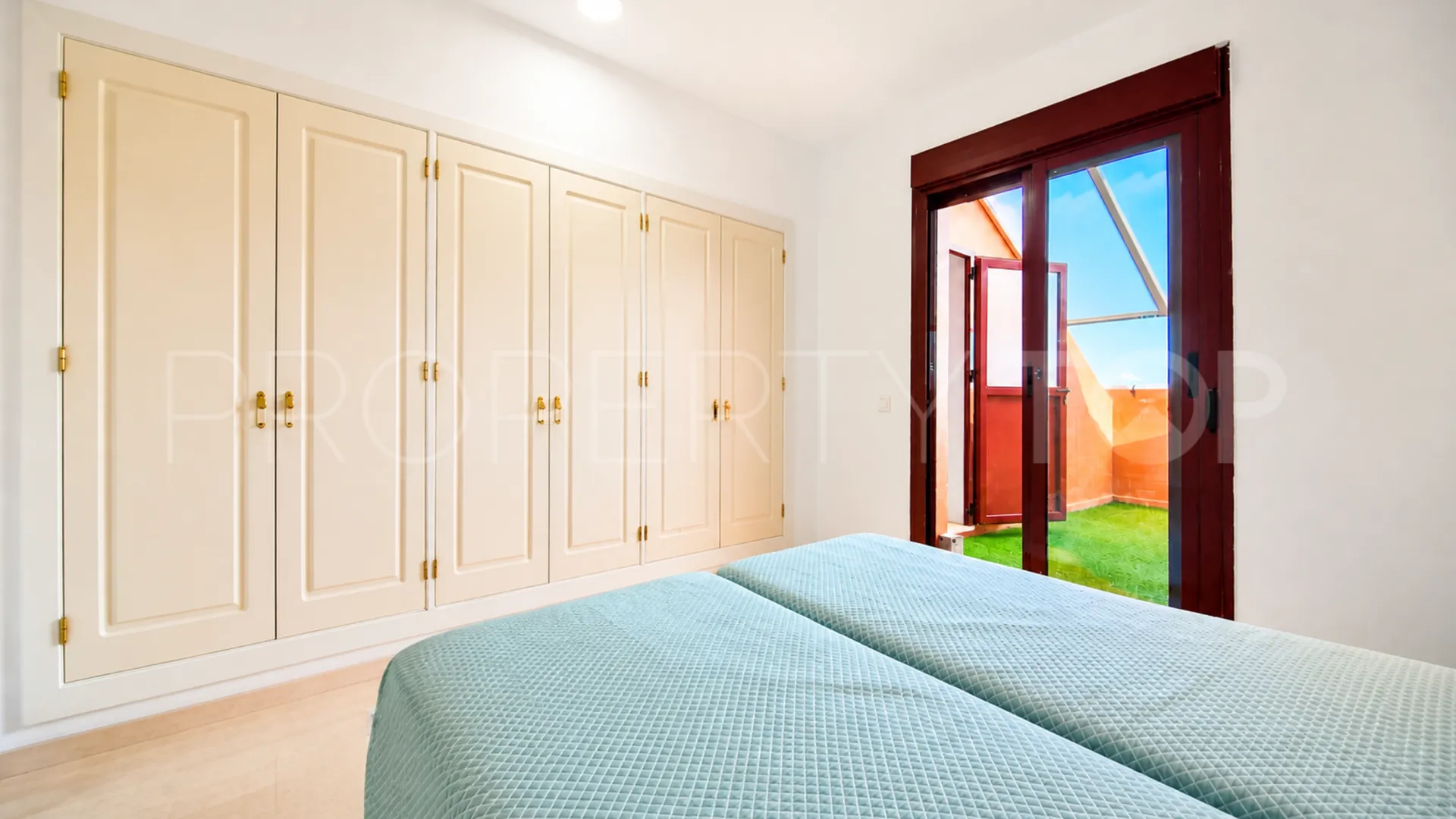 For sale 2 bedrooms apartment in La Duquesa