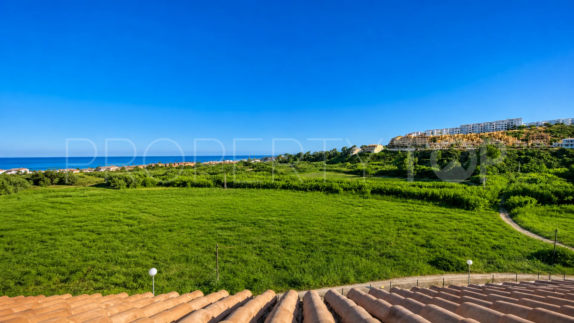 For sale 2 bedrooms apartment in La Duquesa