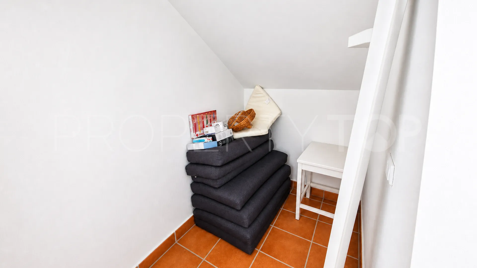 For sale 2 bedrooms apartment in La Duquesa