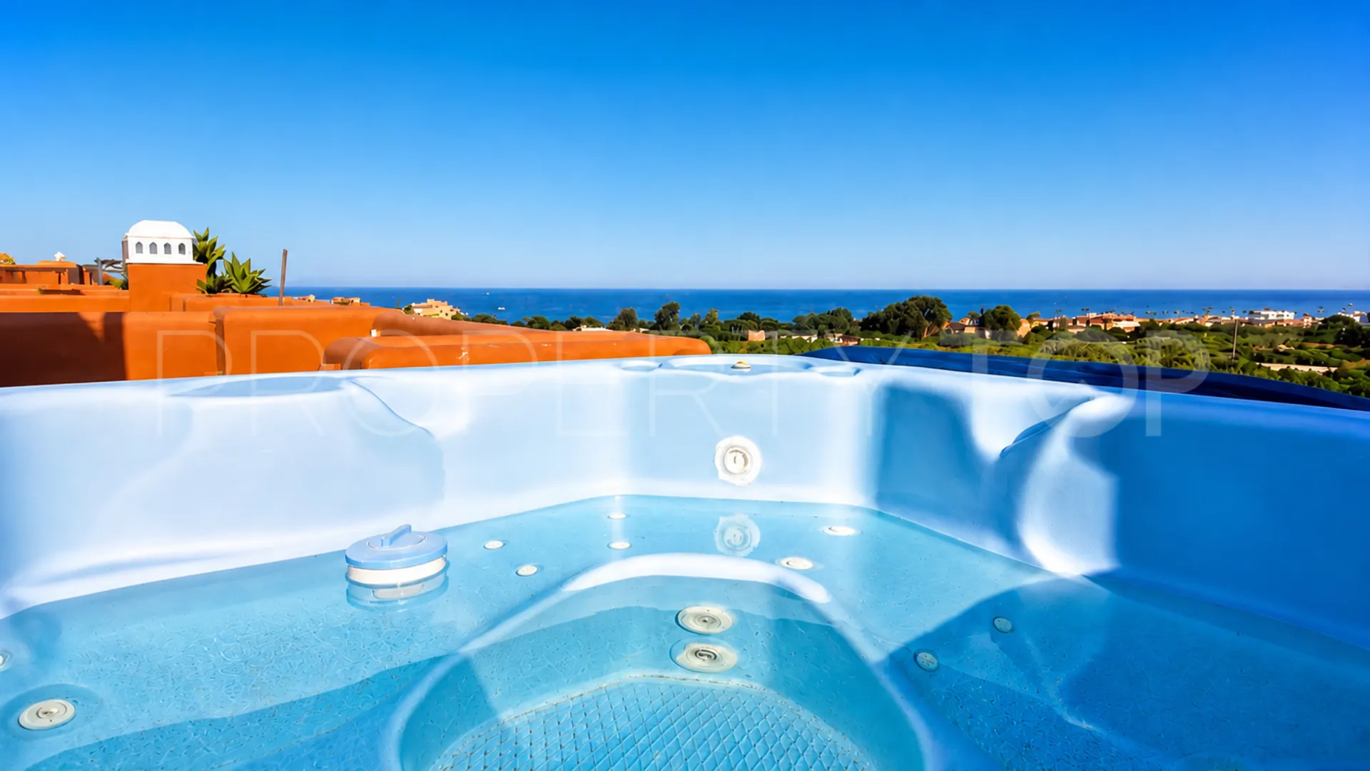 For sale 2 bedrooms apartment in La Duquesa