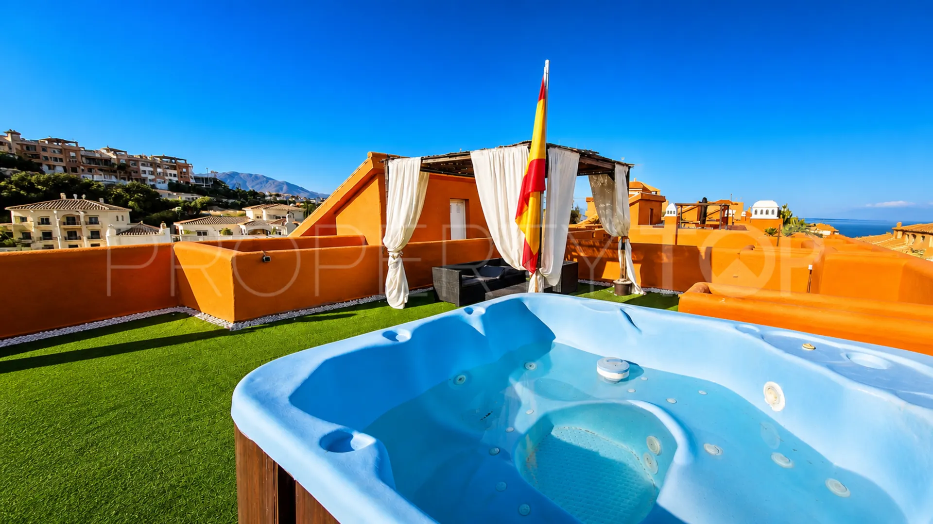 For sale 2 bedrooms apartment in La Duquesa