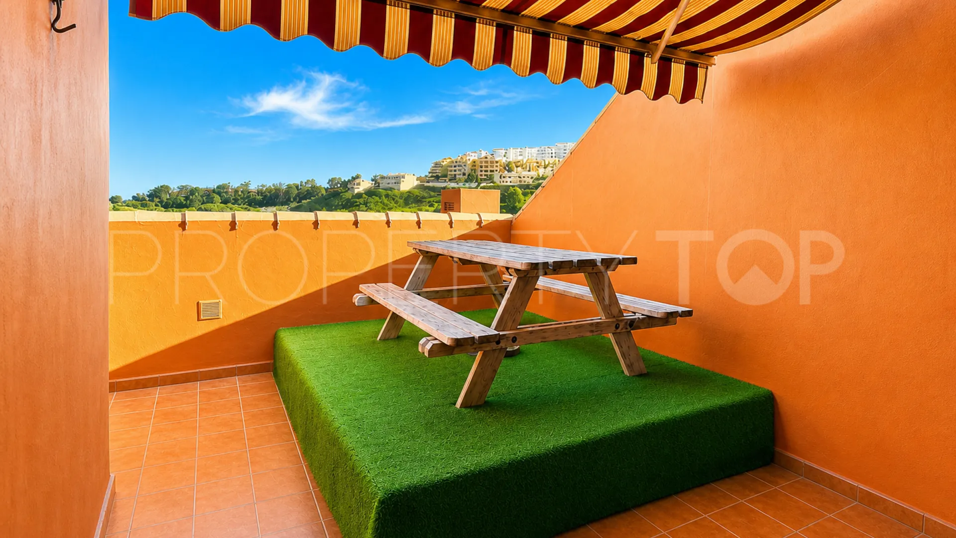 For sale 2 bedrooms apartment in La Duquesa