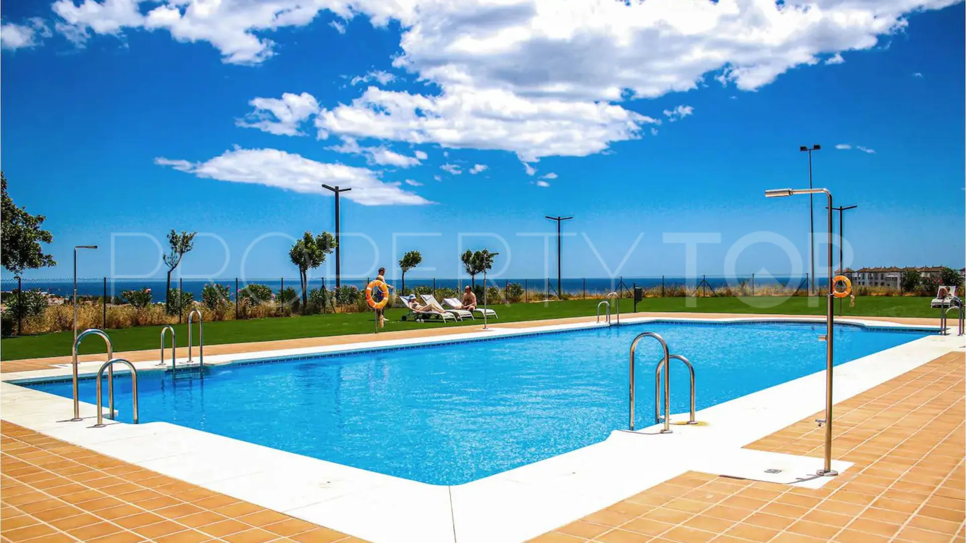 La Duquesa, apartamento planta baja con 3 dormitorios en venta