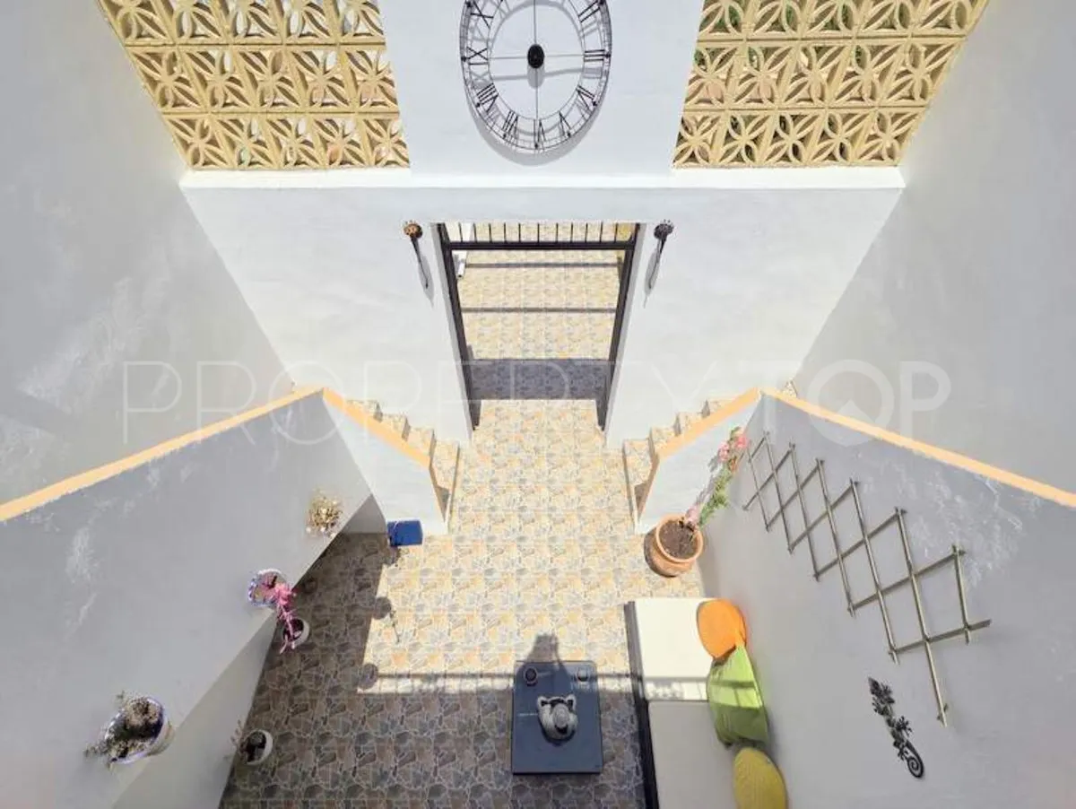 Villa a la venta en La Duquesa con 5 dormitorios