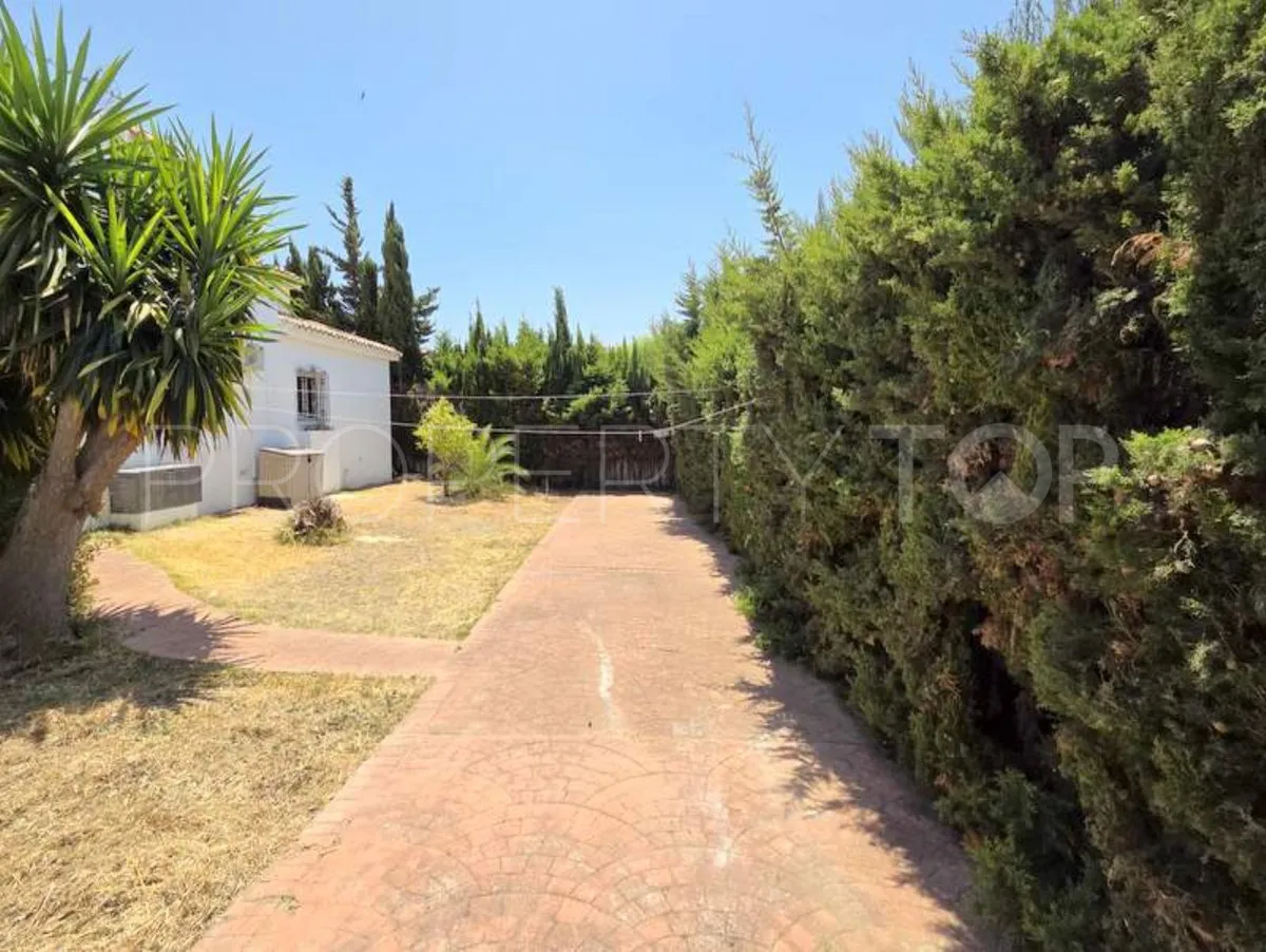 Villa a la venta en La Duquesa con 5 dormitorios