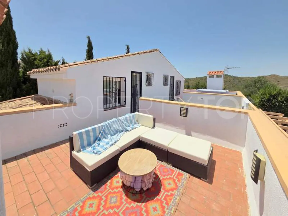 Villa a la venta en La Duquesa con 5 dormitorios