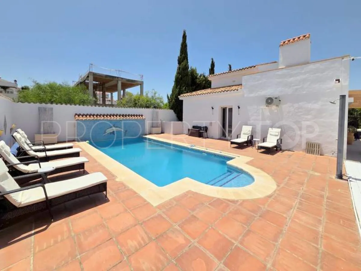 Villa a la venta en La Duquesa con 5 dormitorios