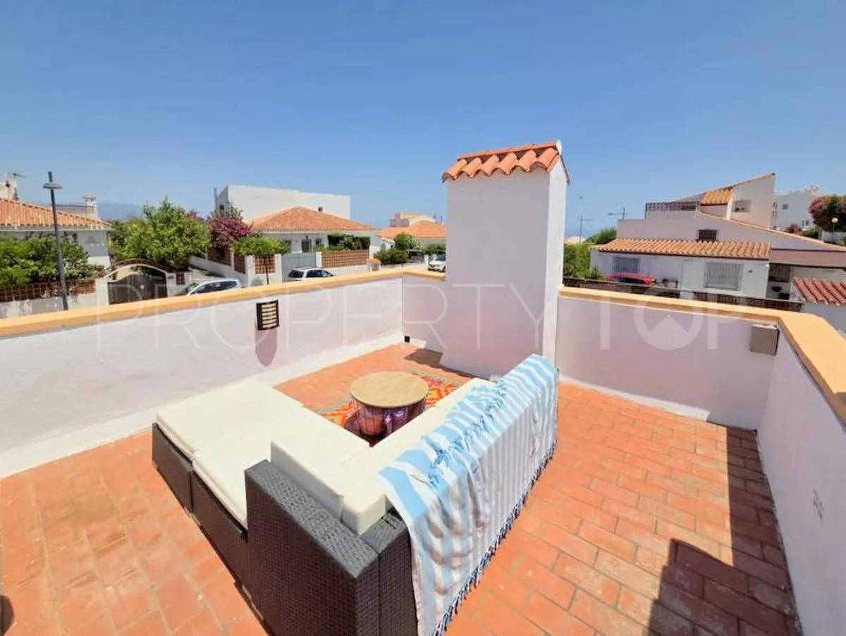 Villa a la venta en La Duquesa con 5 dormitorios