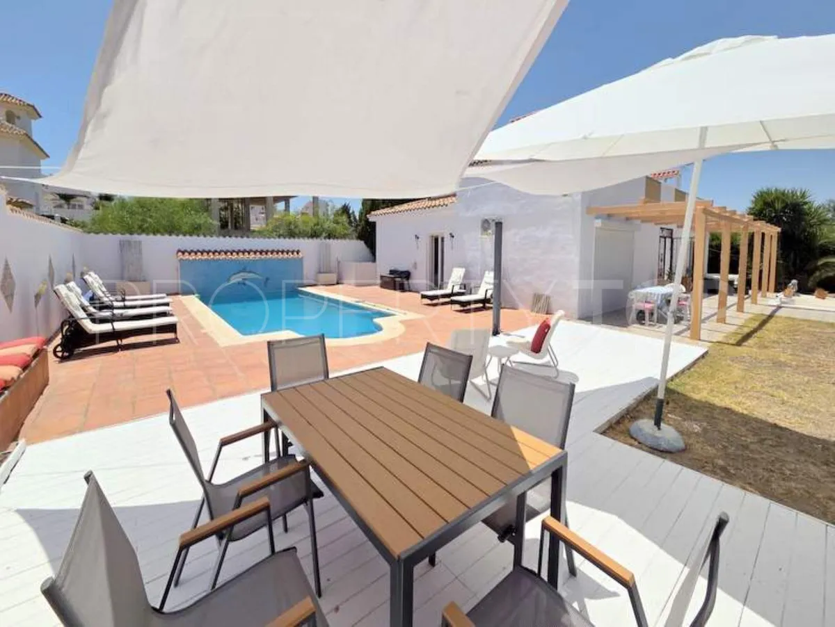 Villa a la venta en La Duquesa con 5 dormitorios