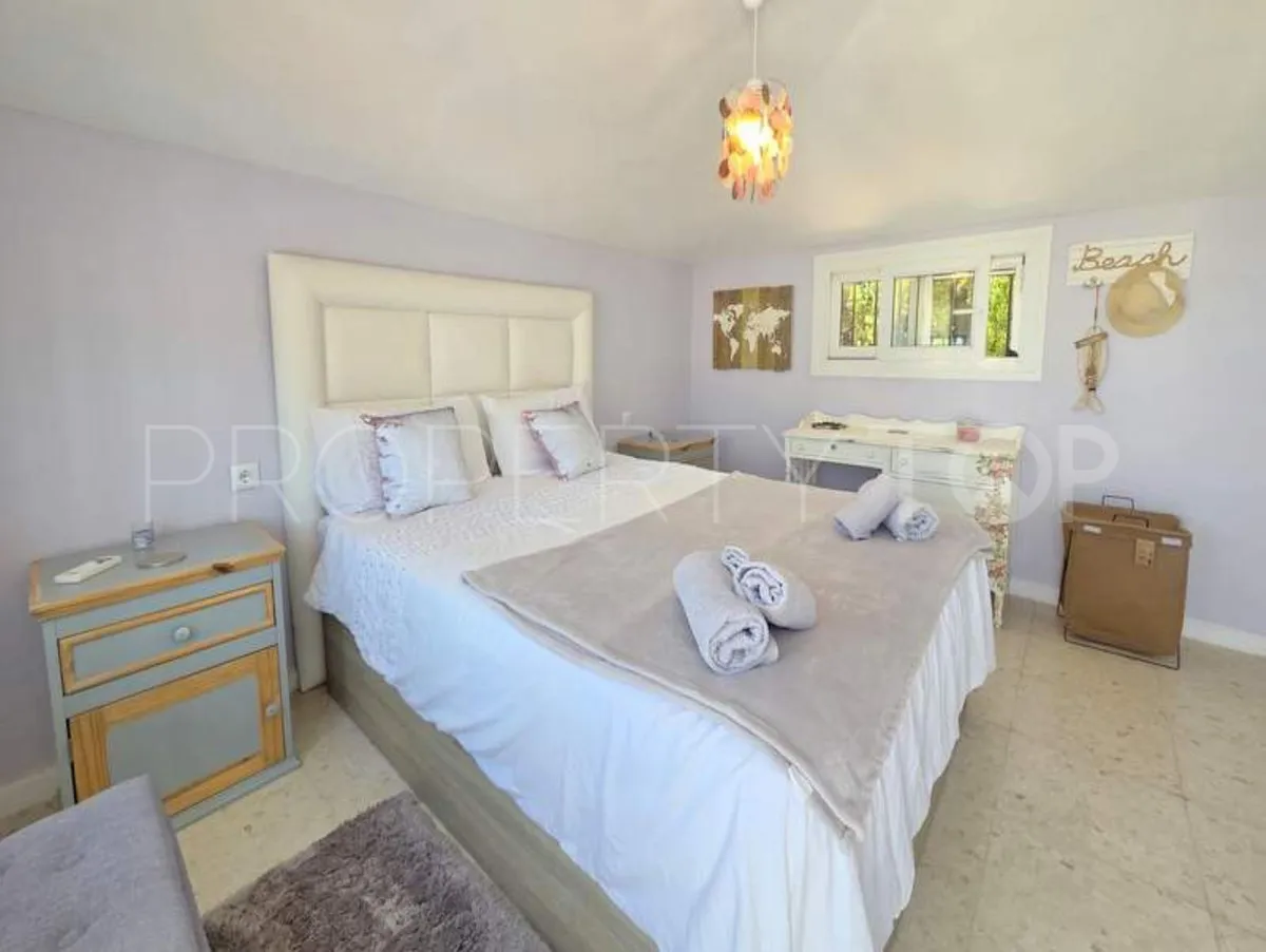Villa a la venta en La Duquesa con 5 dormitorios