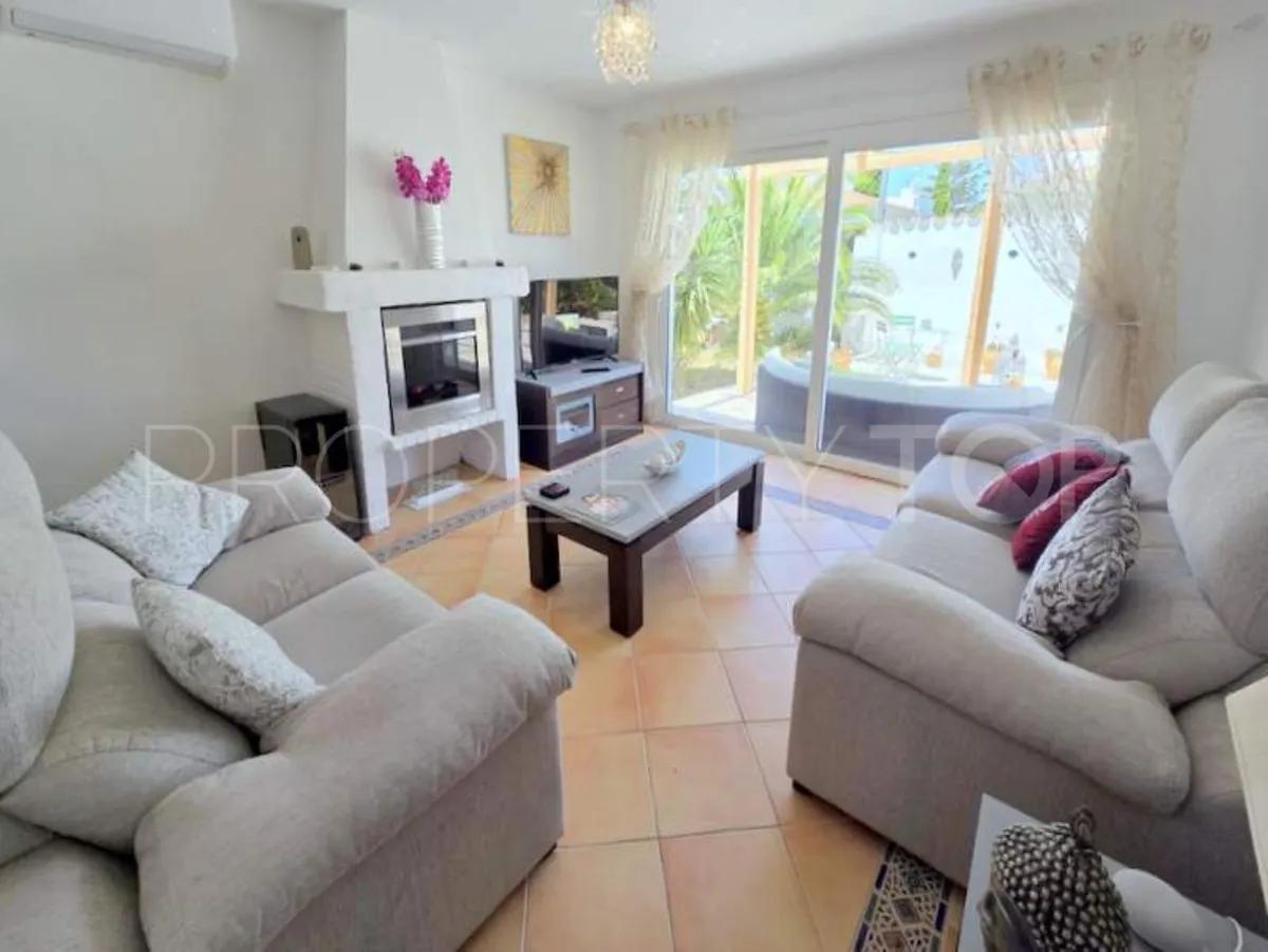 Villa a la venta en La Duquesa con 5 dormitorios