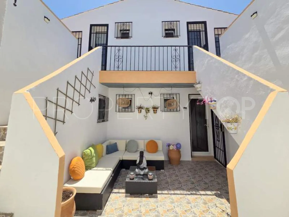 Villa a la venta en La Duquesa con 5 dormitorios
