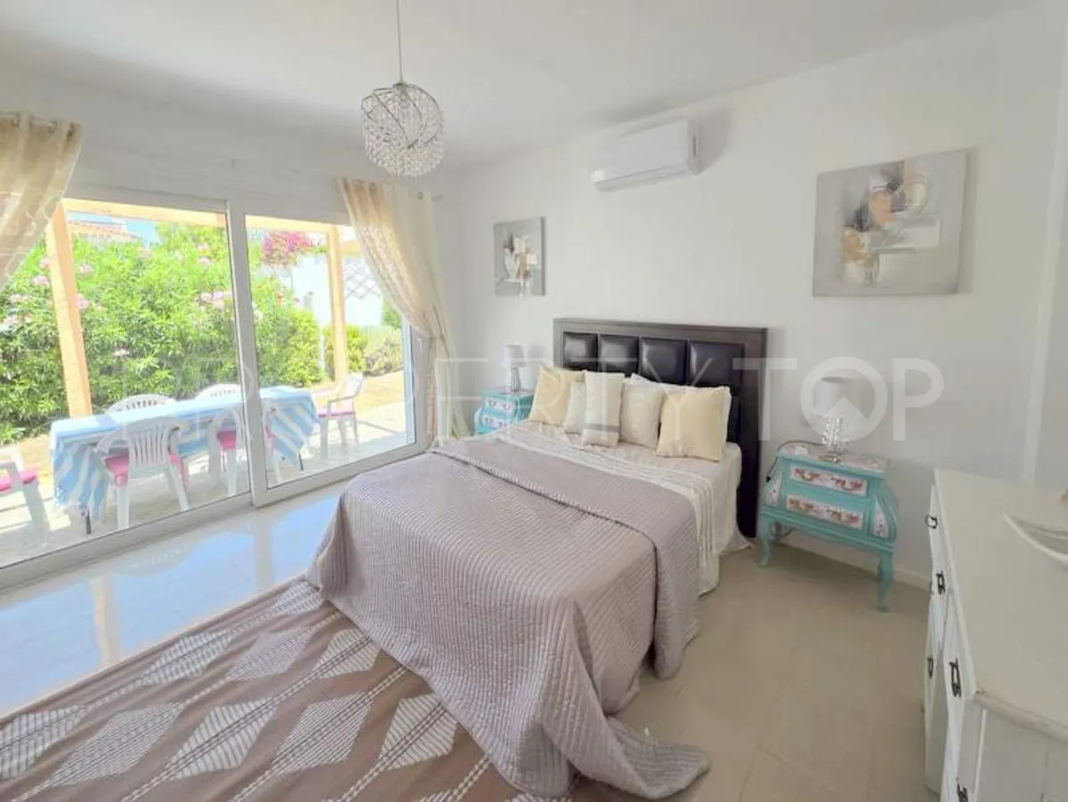 Villa a la venta en La Duquesa con 5 dormitorios