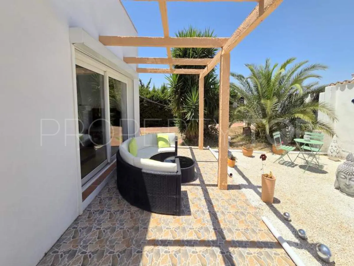 Villa a la venta en La Duquesa con 5 dormitorios