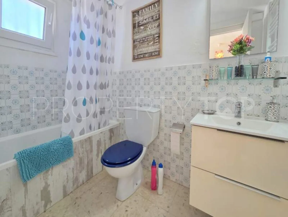 Villa a la venta en La Duquesa con 5 dormitorios