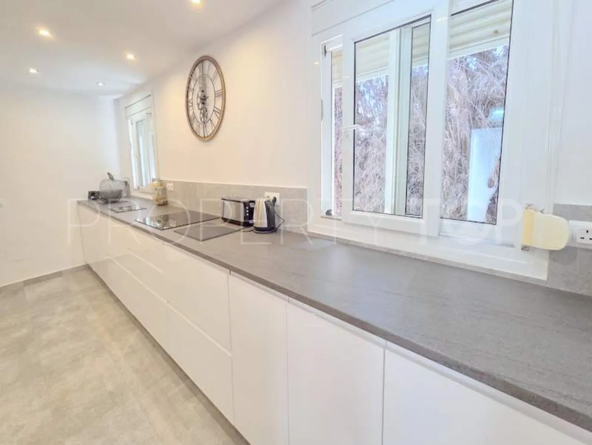 Villa a la venta en La Duquesa con 5 dormitorios