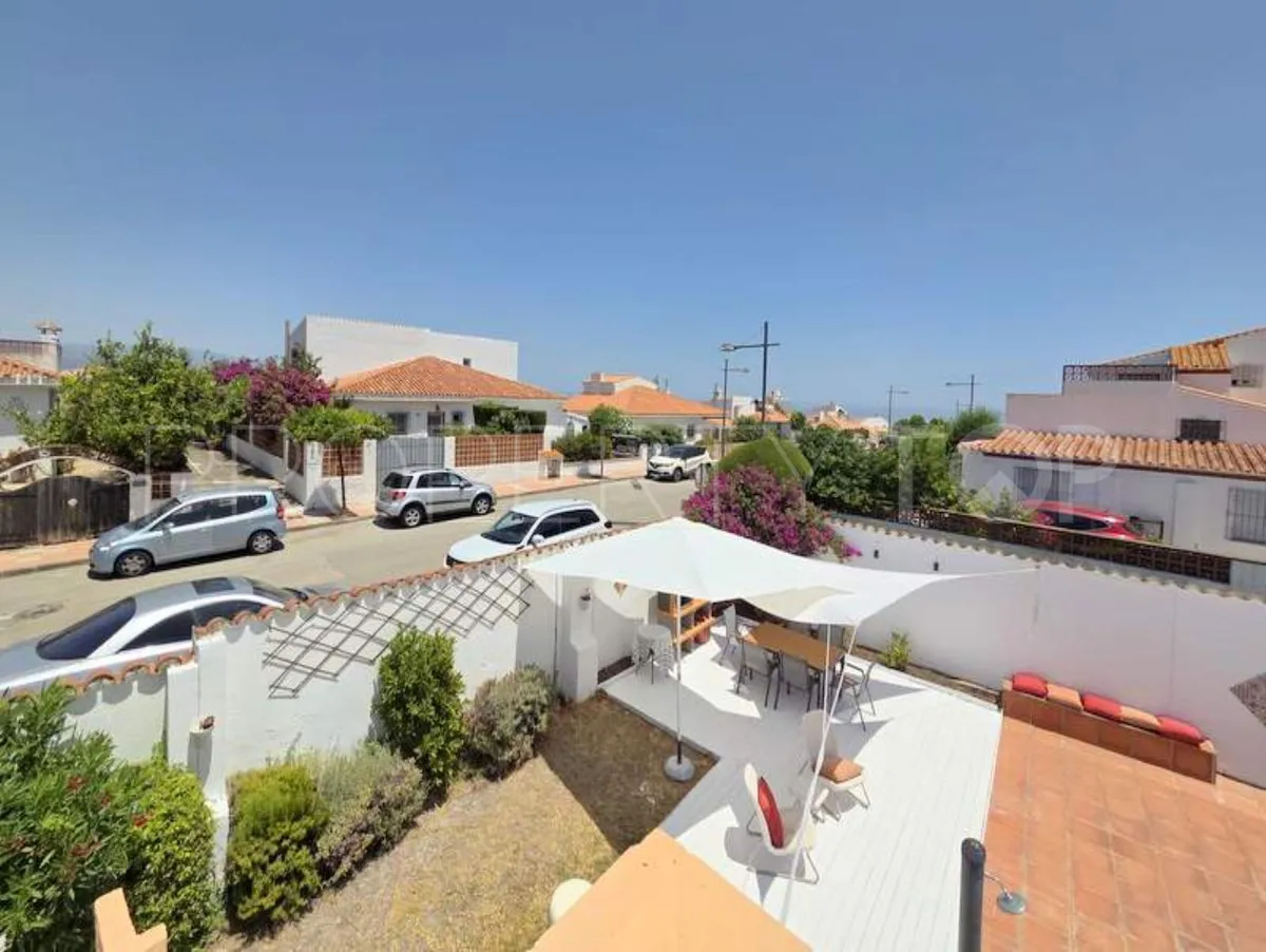 Villa a la venta en La Duquesa con 5 dormitorios