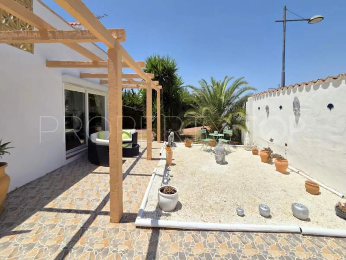 Villa a la venta en La Duquesa con 5 dormitorios
