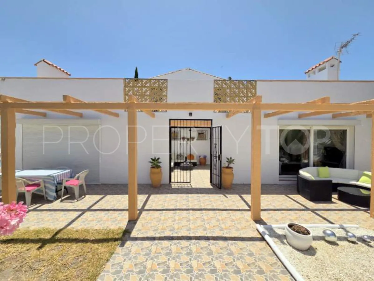 Villa a la venta en La Duquesa con 5 dormitorios