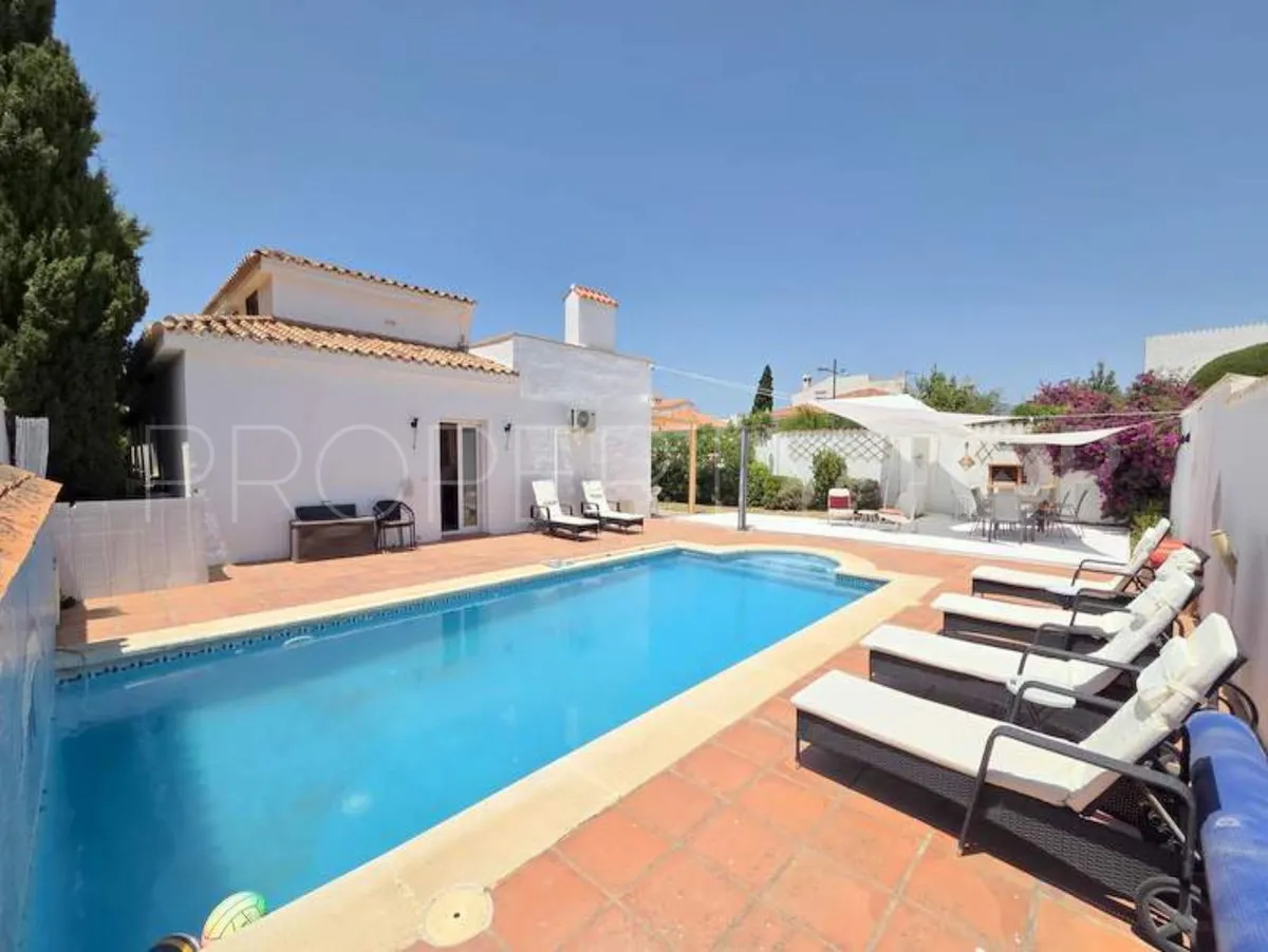 Villa a la venta en La Duquesa con 5 dormitorios