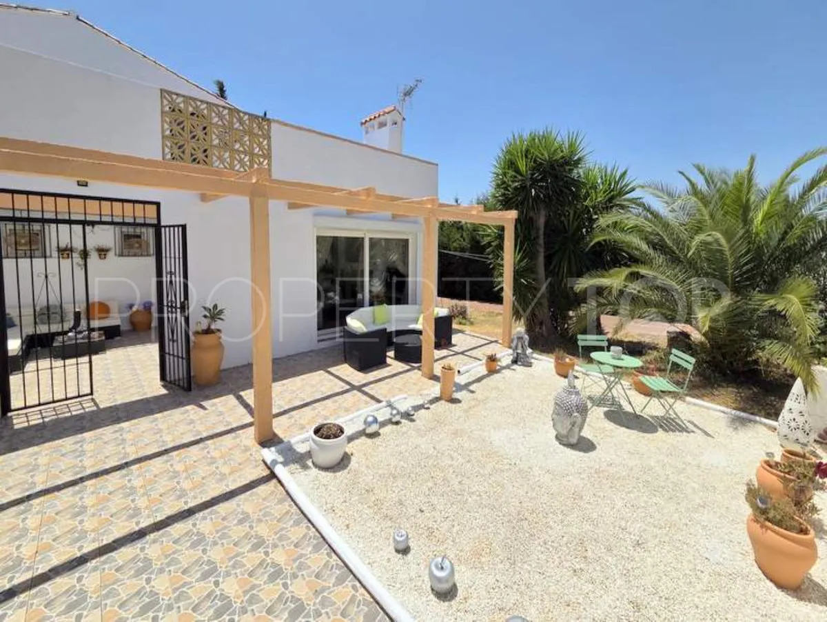 Villa a la venta en La Duquesa con 5 dormitorios