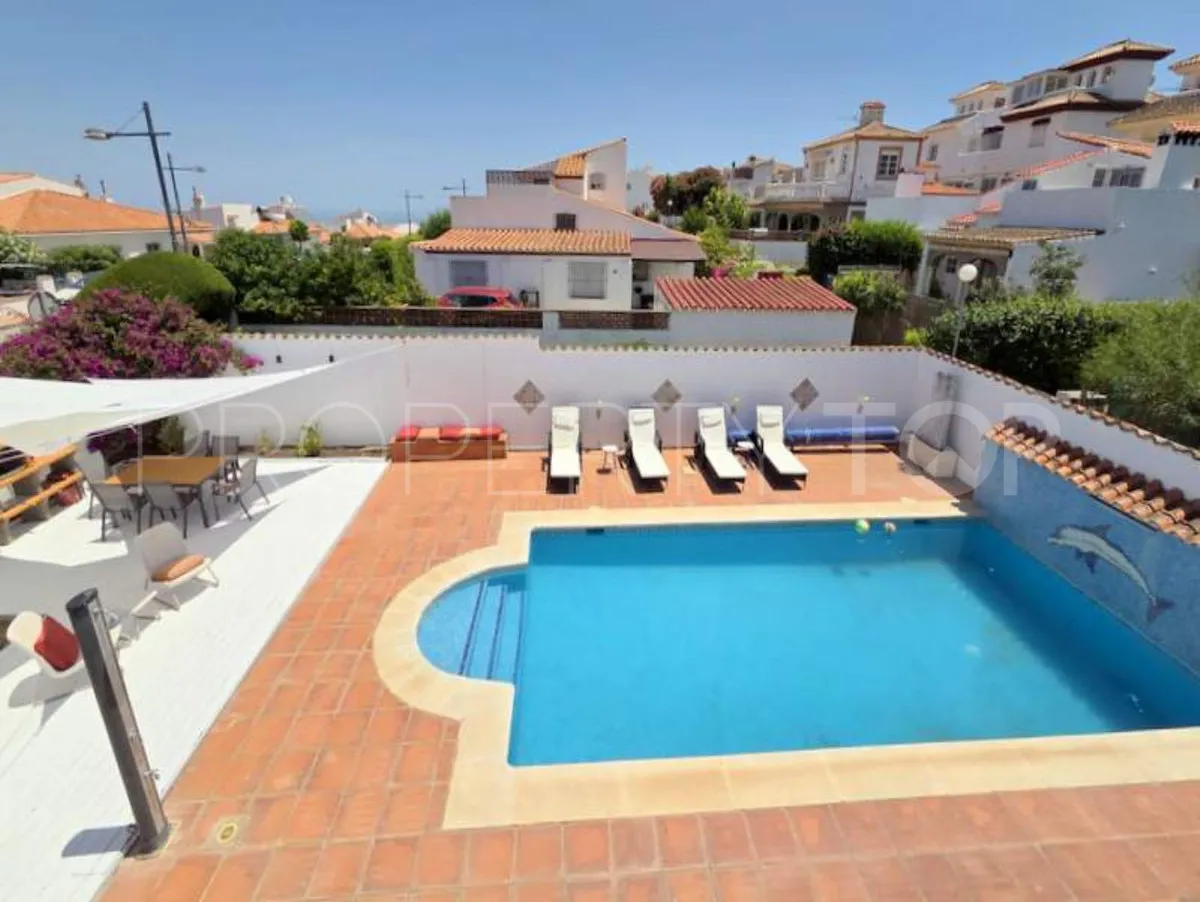 Villa a la venta en La Duquesa con 5 dormitorios