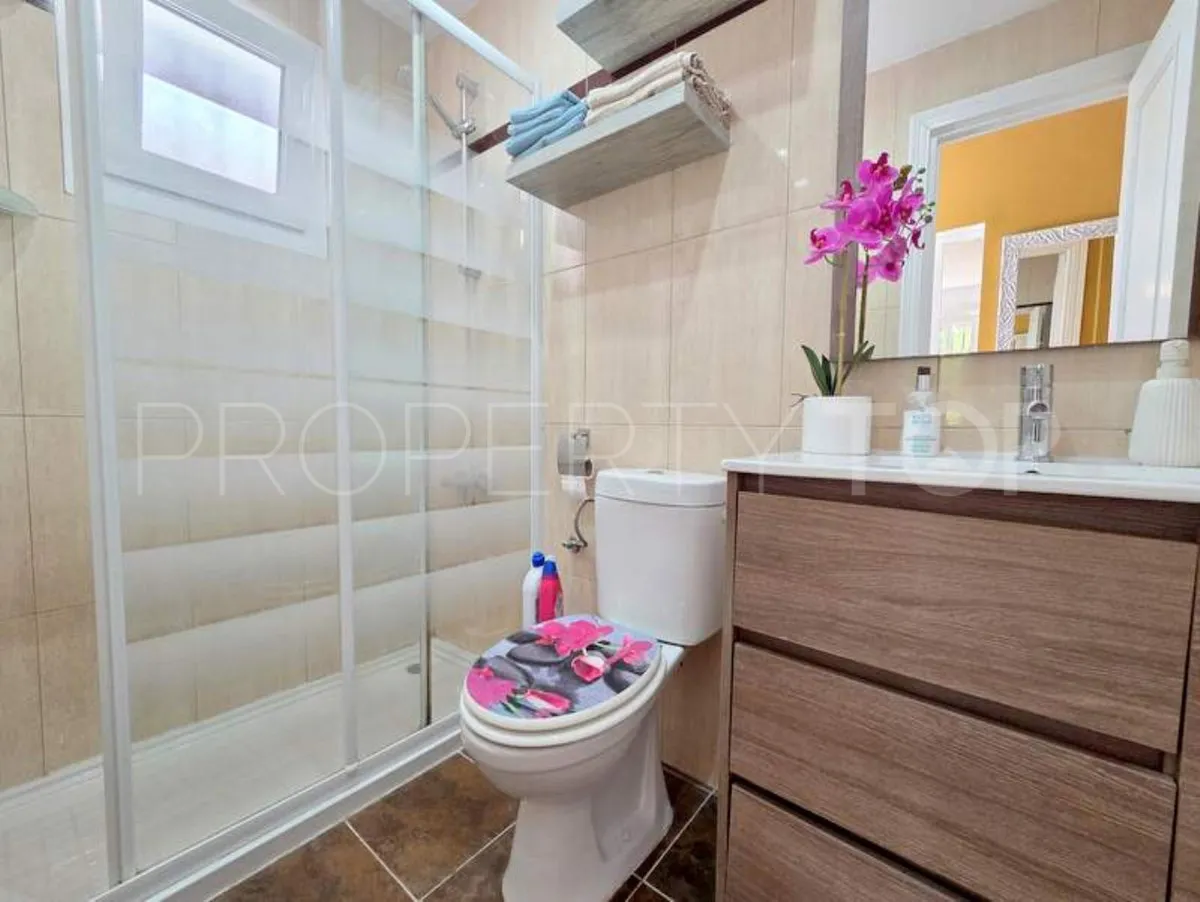 Villa a la venta en La Duquesa con 5 dormitorios