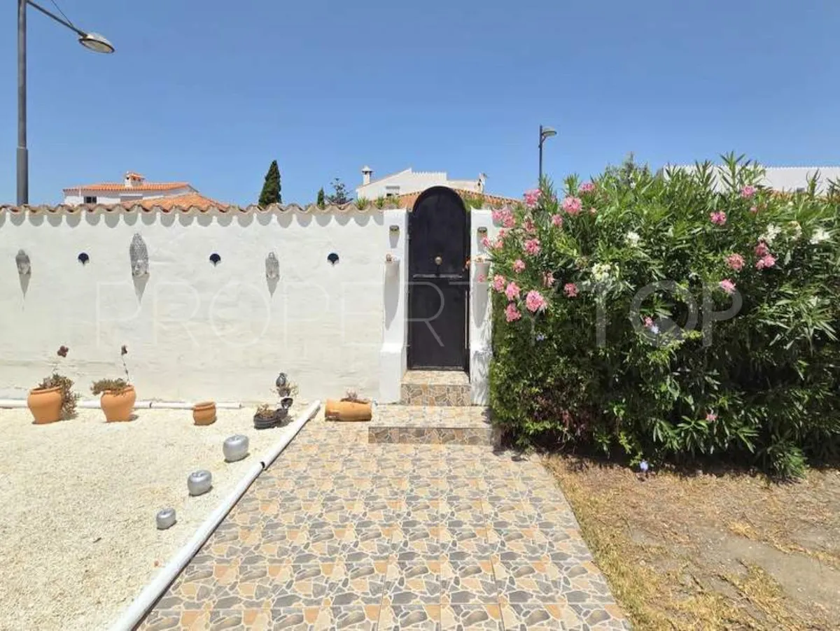 Villa a la venta en La Duquesa con 5 dormitorios