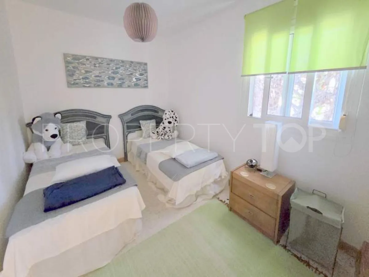 Villa a la venta en La Duquesa con 5 dormitorios