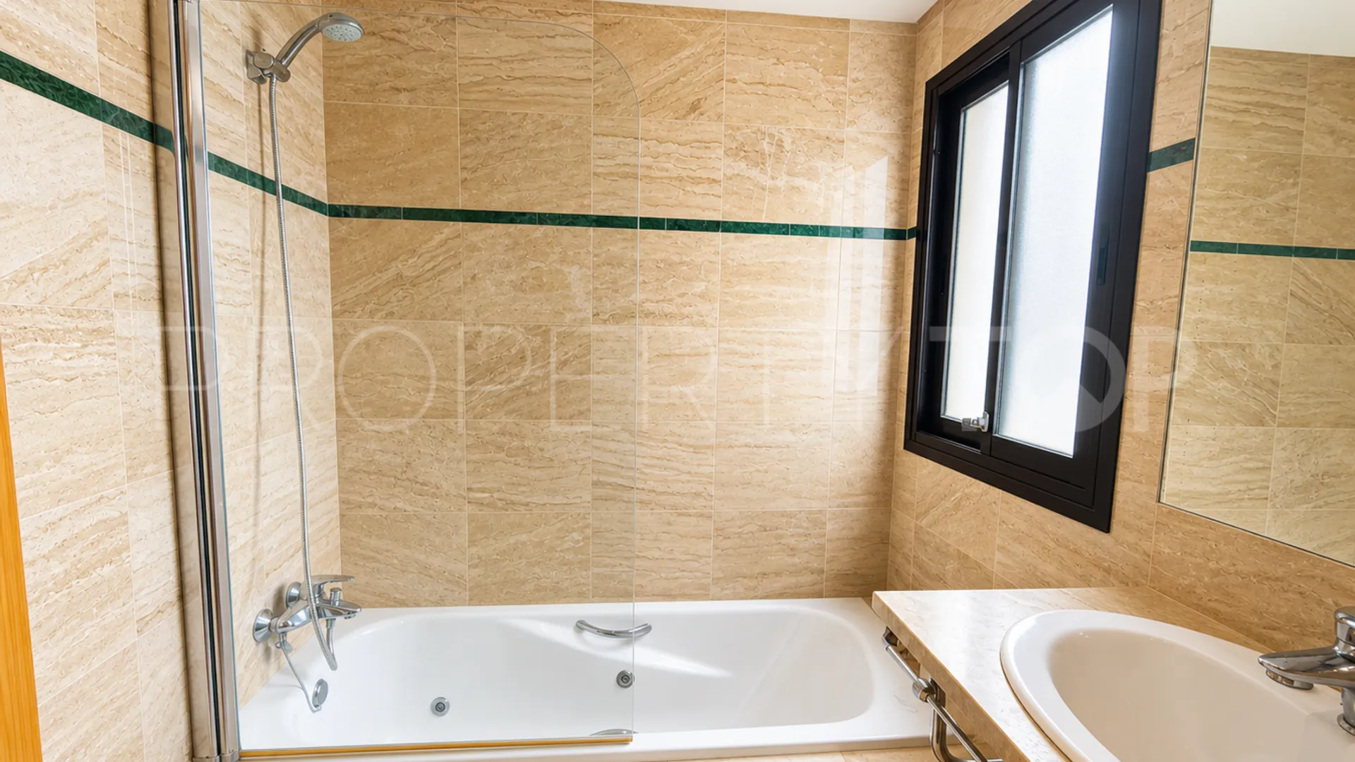 For sale apartment in Casares Playa