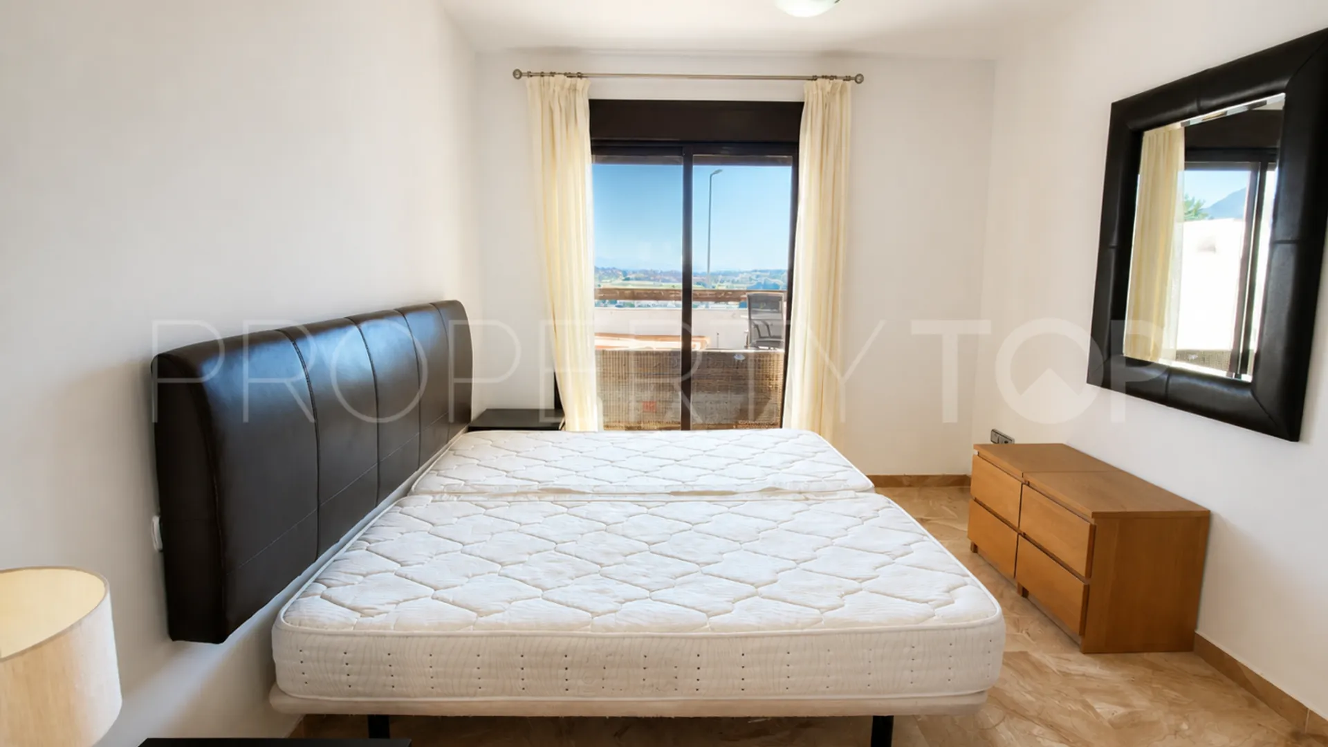 For sale apartment in Casares Playa