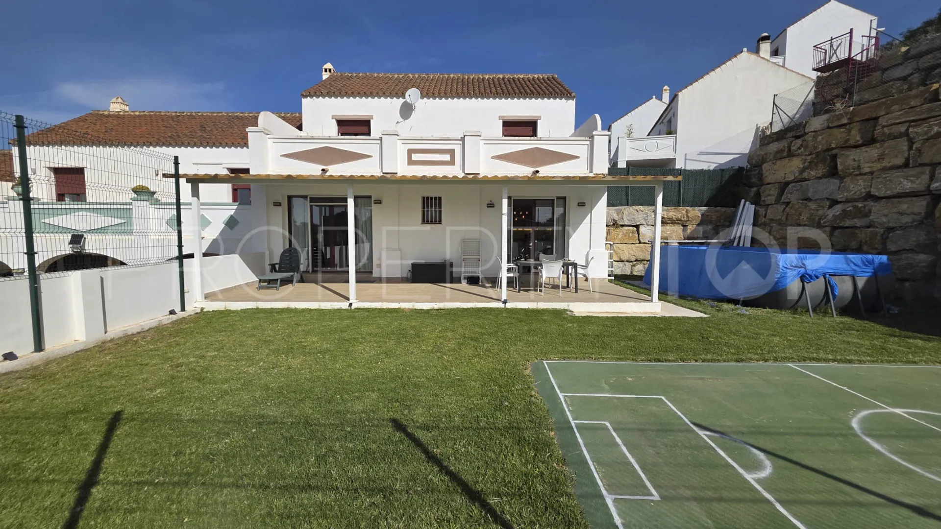 Se vende pareado con 2 dormitorios en Casares Playa