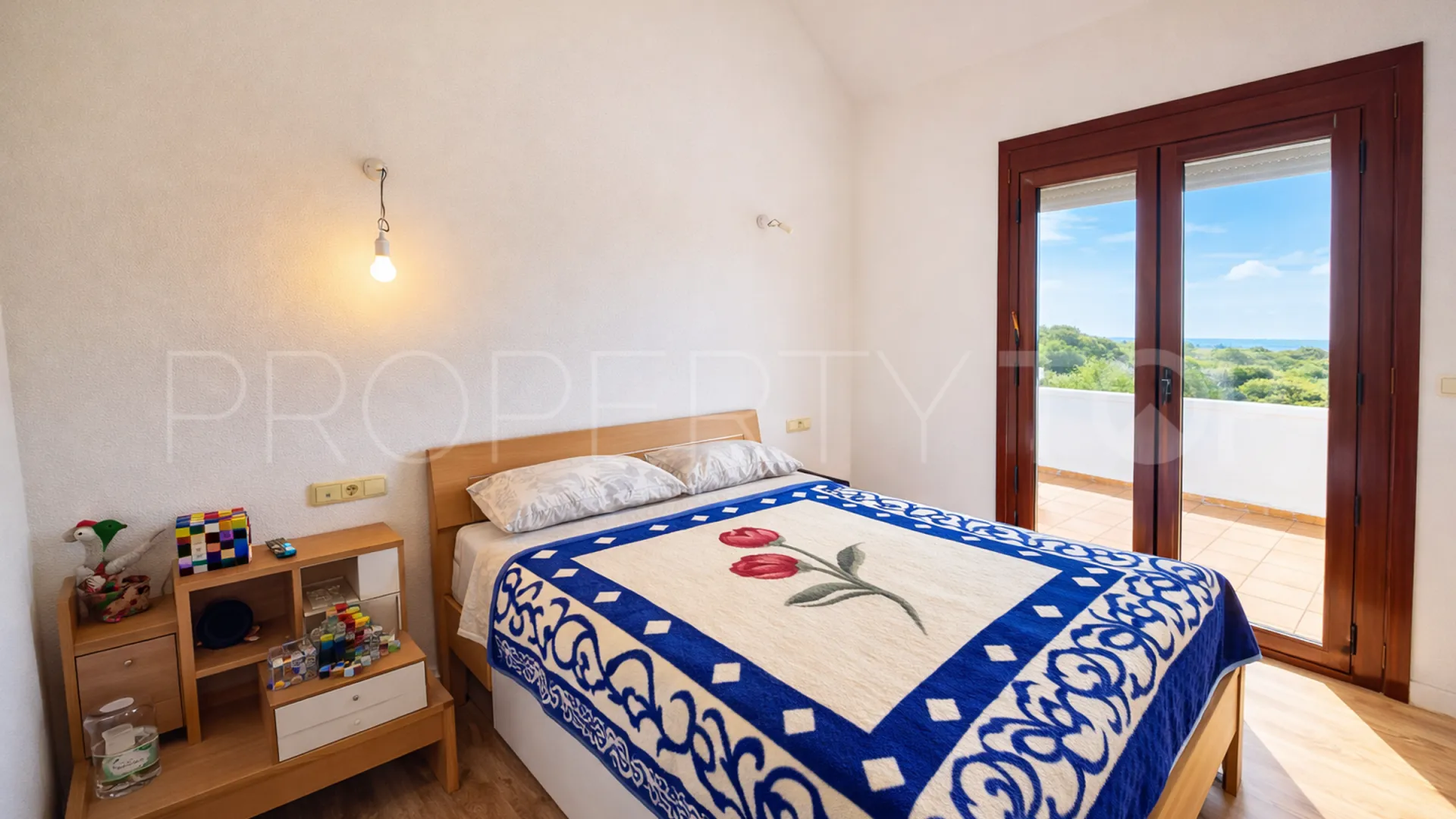 Se vende pareado con 2 dormitorios en Casares Playa